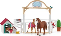 Schleich Horse Club 42458 Horse Club Hannahs Gastpferde Mit Hündin Ruby -Kinderspielzeug schleich horse club 42458 horse club hannahs gastpferde mit hundin ruby 2